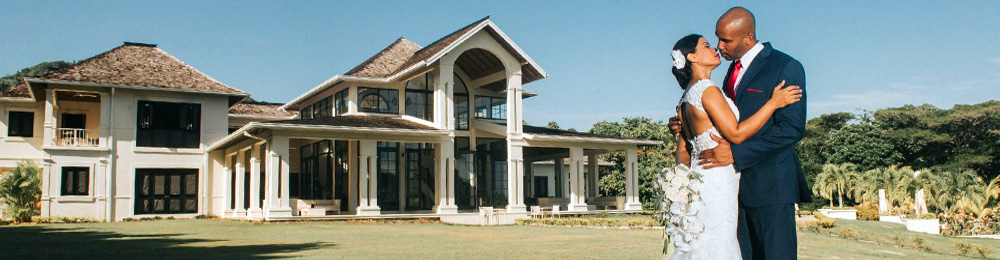 Wedding couple in front of villa Hanover Grange, Jamaica